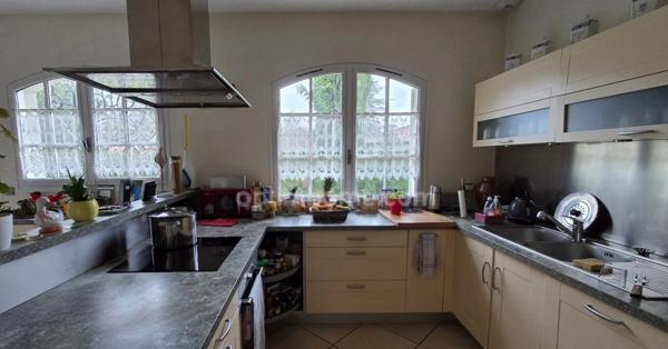 Maison de plain pied, 5 pièces, à vendre sur la commune de CESTAS. (33)