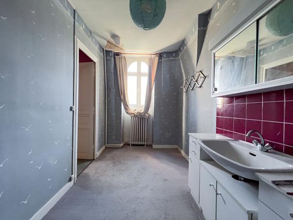 Hôtel particulier à rénover de 220m2 avec garage boxé? Avenue Jeanne d'Arc, Angers