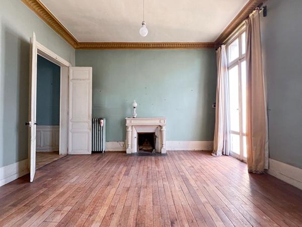 Hôtel particulier à rénover de 220m2 avec garage boxé? Avenue Jeanne d'Arc, Angers