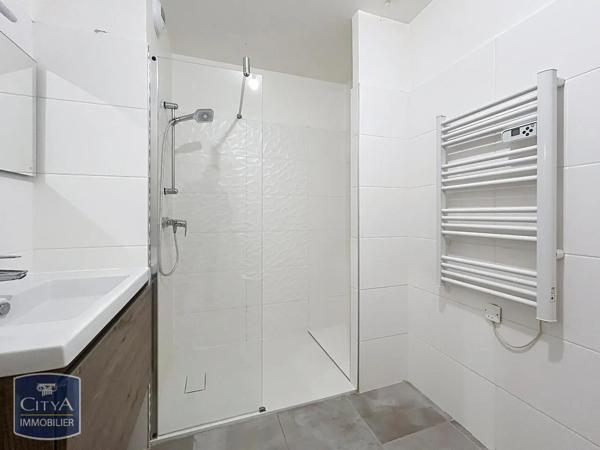 Appartement à louer 2 pièces 40.6m² Nîmes (30000)