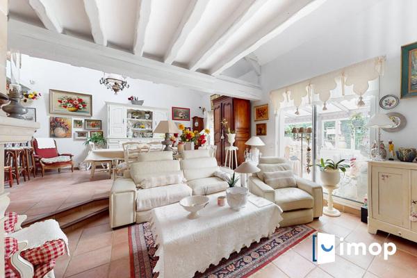 Grande maison avec extérieur