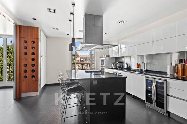 Appartement de réception contemporain avec vue imprenable sur Saint-Augustin