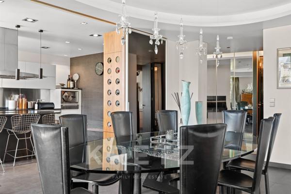 Appartement de réception contemporain avec vue imprenable sur Saint-Augustin