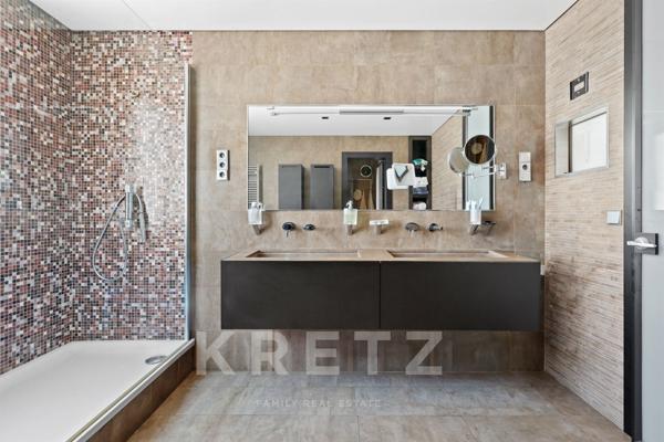 Appartement de réception contemporain avec vue imprenable sur Saint-Augustin