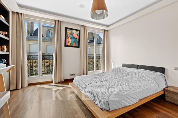 Appartement de réception contemporain avec vue imprenable sur Saint-Augustin