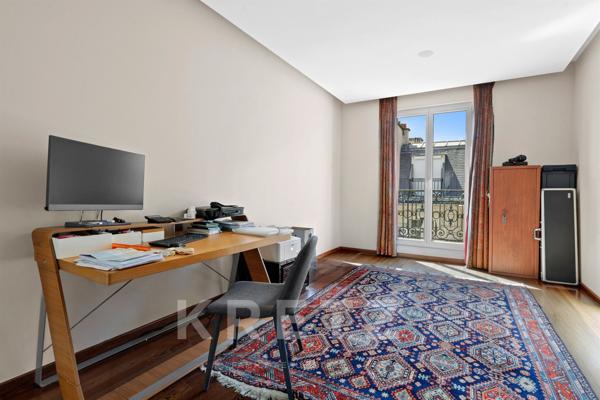 Appartement de réception contemporain avec vue imprenable sur Saint-Augustin