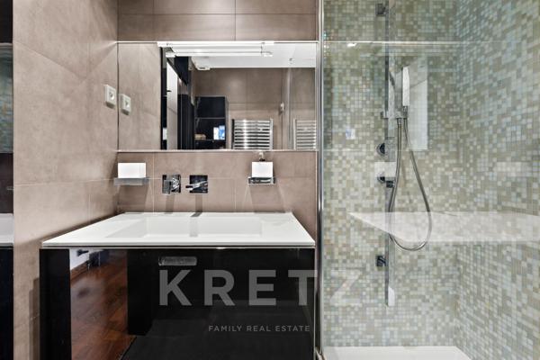 Appartement de réception contemporain avec vue imprenable sur Saint-Augustin