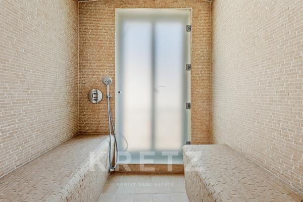Appartement de réception contemporain avec vue imprenable sur Saint-Augustin