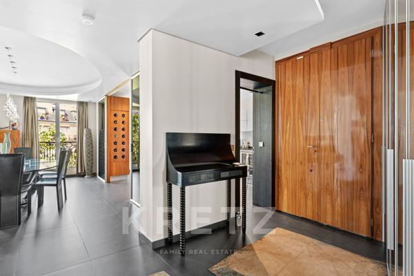 Appartement de réception contemporain avec vue imprenable sur Saint-Augustin