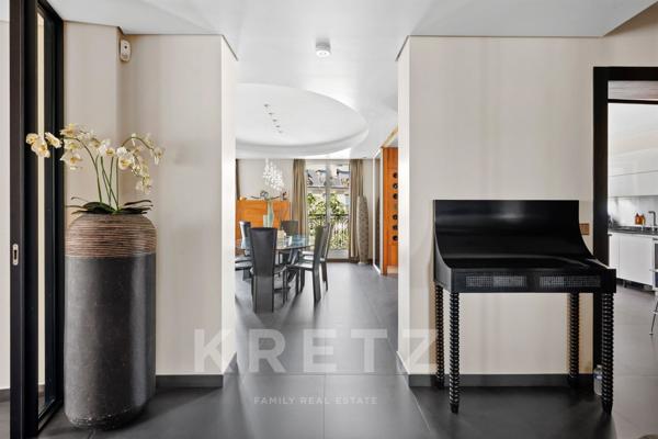 Appartement de réception contemporain avec vue imprenable sur Saint-Augustin