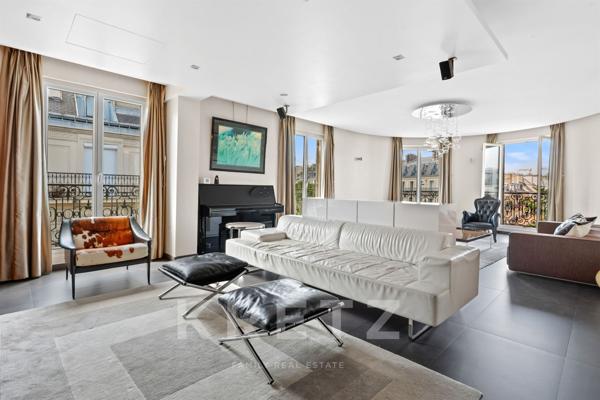 Appartement de réception contemporain avec vue imprenable sur Saint-Augustin