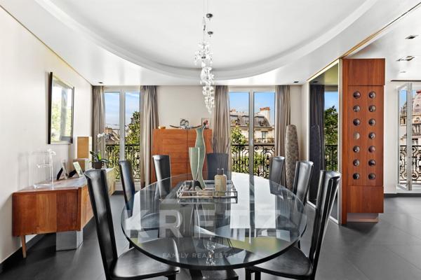 Appartement de réception contemporain avec vue imprenable sur Saint-Augustin
