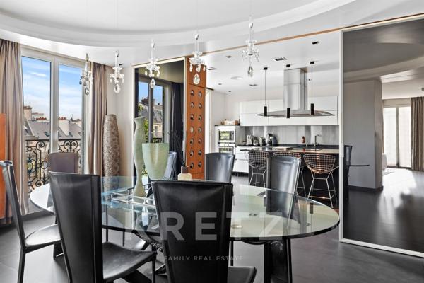 Appartement de réception contemporain avec vue imprenable sur Saint-Augustin