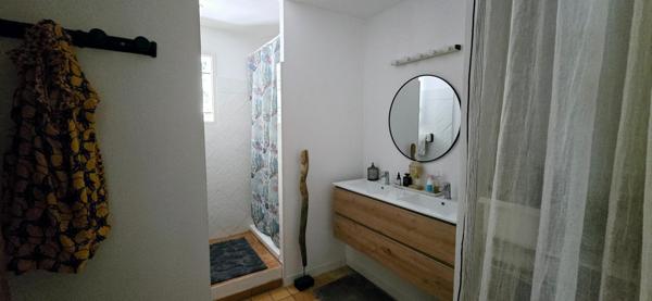 Lauris (84360) -Villa avec dépendance sur jardin arboré