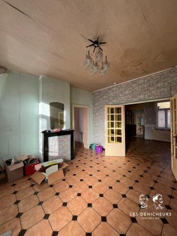 Maison semie individuelle en briques de 120m² situé proche des commodités et des écoles. à Hirson - 3 chambres