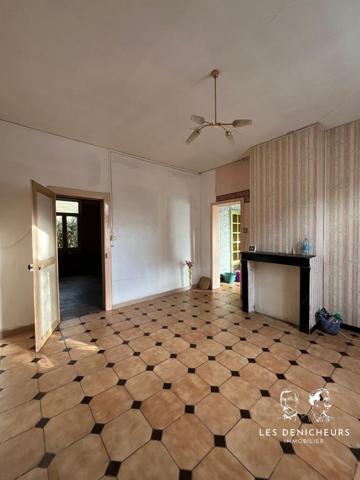 Maison semie individuelle en briques de 120m² situé proche des commodités et des écoles. à Hirson - 3 chambres