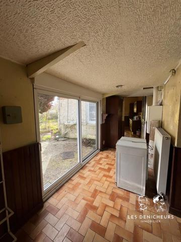 Maison semie individuelle en briques de 120m² situé proche des commodités et des écoles. à Hirson - 3 chambres