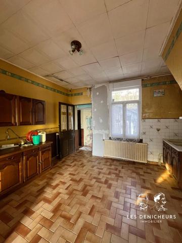 Maison semie individuelle en briques de 120m² situé proche des commodités et des écoles. à Hirson - 3 chambres