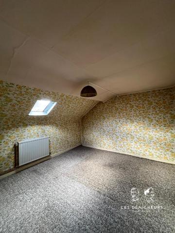 Maison semie individuelle en briques de 120m² situé proche des commodités et des écoles. à Hirson - 3 chambres