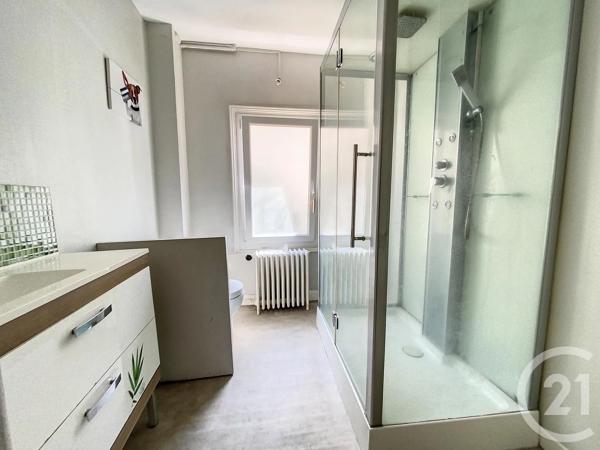 Immeuble à vendre  151,11 m 2   CLERMONT FERRAND  - 63