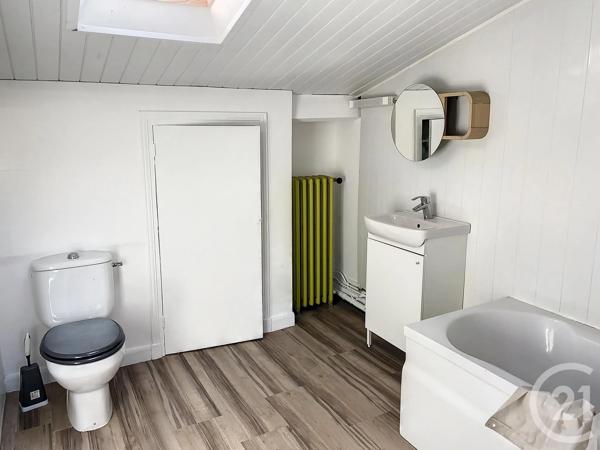 Immeuble à vendre  151,11 m 2   CLERMONT FERRAND  - 63