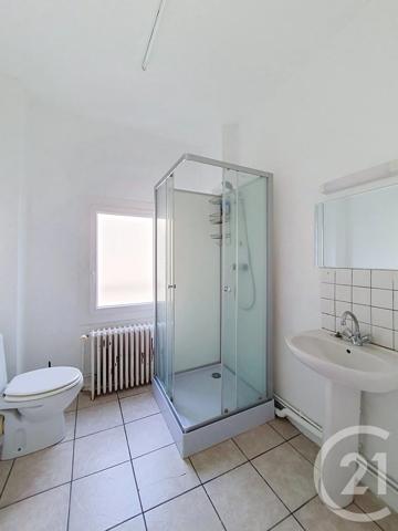 Immeuble à vendre  151,11 m 2   CLERMONT FERRAND  - 63