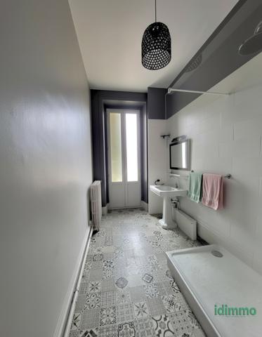 Magnifique appartement au deuxième étage avec un locataire en place, pour investisseur en plein centre ville  Annonay (07100)