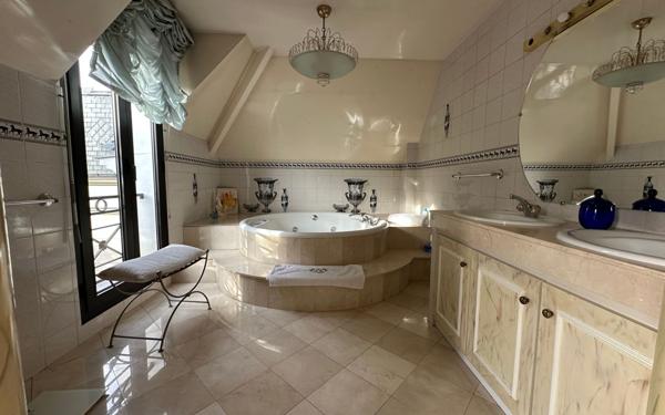 Maison à vendre    5 pièces • 155,46 m2 Saint-Maur-des-Fossés