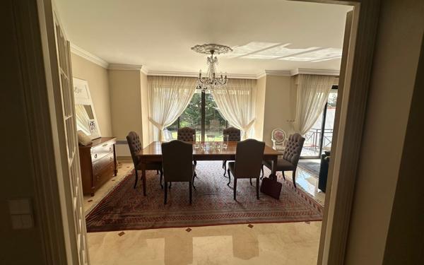 Maison à vendre    5 pièces • 155,46 m2 Saint-Maur-des-Fossés