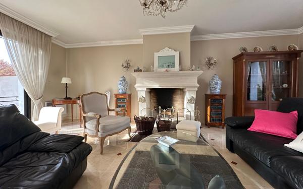 Maison à vendre    5 pièces • 155,46 m2 Saint-Maur-des-Fossés