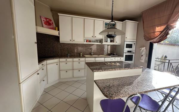 Maison à vendre    5 pièces • 155,46 m2 Saint-Maur-des-Fossés