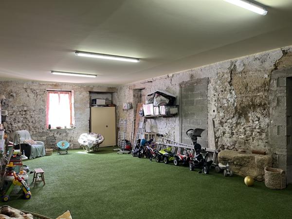 Saint-Jean-de-Bournay (38440) ST JEAN DE BOURNAY - MAISON 6 P 150 m² SUR TERRAIN ARBORE DE 1100 m²