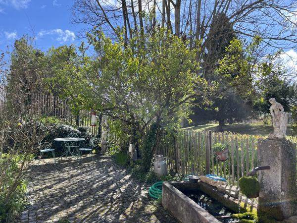 Saint-Jean-de-Bournay (38440) ST JEAN DE BOURNAY - MAISON 6 P 150 m² SUR TERRAIN ARBORE DE 1100 m²