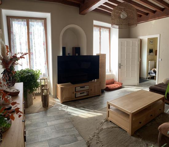 Saint-Jean-de-Bournay (38440) ST JEAN DE BOURNAY - MAISON 6 P 150 m² SUR TERRAIN ARBORE DE 1100 m²