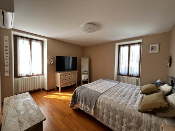 Saint-Jean-de-Bournay (38440) ST JEAN DE BOURNAY - MAISON 6 P 150 m² SUR TERRAIN ARBORE DE 1100 m²