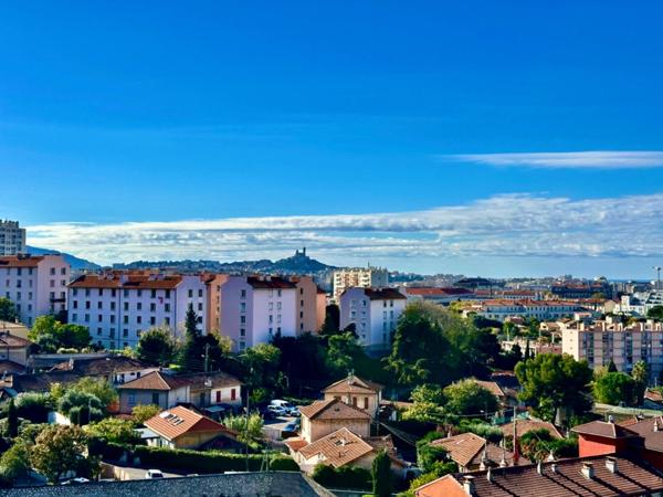 MARSEILLE 4e / 13e – Secteur Chutes-Lavie,T4/5 Traversant – 93 m² – Vue Panoramique – Copropriété Calme +Double Box de 22m2 en SUS.