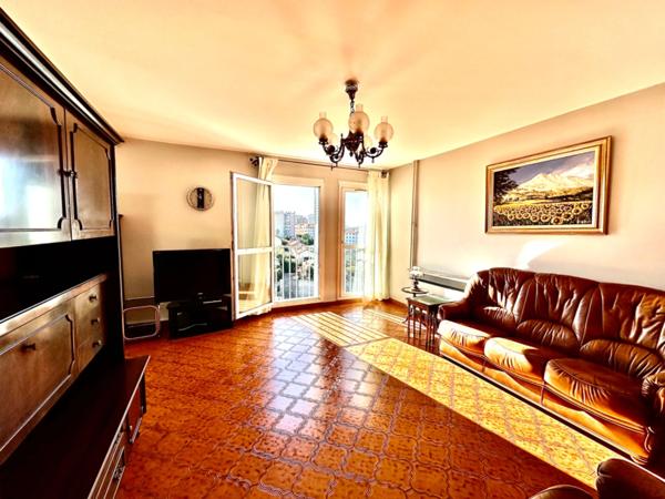 MARSEILLE 4e / 13e – Secteur Chutes-Lavie,T4/5 Traversant – 93 m² – Vue Panoramique – Copropriété Calme +Double Box de 22m2 en SUS.