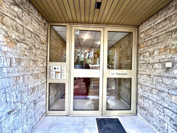 MARSEILLE 4e / 13e – Secteur Chutes-Lavie,T4/5 Traversant – 93 m² – Vue Panoramique – Copropriété Calme +Double Box de 22m2 en SUS.