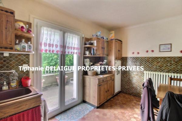 Maison Le Chambon Feugerolles d'environ 170m²  habitable et 150m² de sous-sol  3 chambre(469m² de terrain)