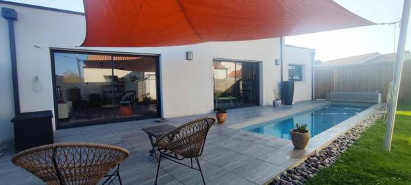 Maison Prefailles  proche Mer et Centre -ville 5 pièce(s) 128 m2 hab  avec piscine chauffée