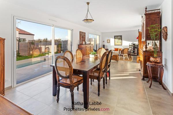 Maison Prefailles  proche Mer et Centre -ville 5 pièce(s) 128 m2 hab  avec piscine chauffée