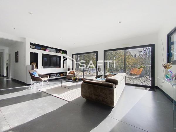 Maison contemporaine, belles prestations, Quimper.