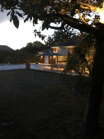 Villa d'architecte de 233 m2 avec piscine et jardin paysagé à Villenave d'Ornon