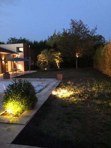 Villa d'architecte de 233 m2 avec piscine et jardin paysagé à Villenave d'Ornon