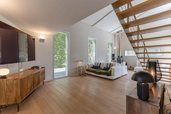 Villa d'architecte de 233 m2 avec piscine et jardin paysagé à Villenave d'Ornon