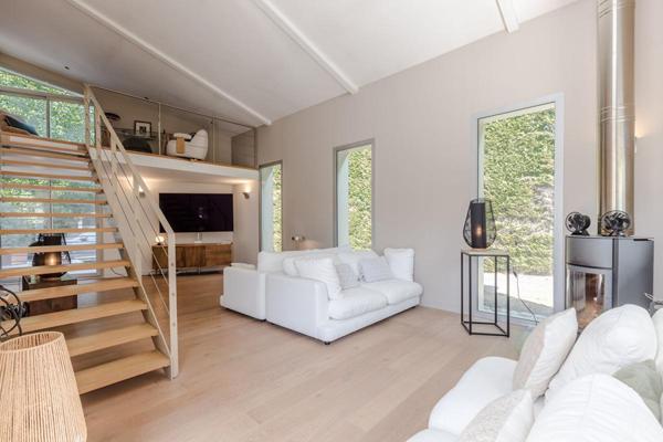 Villa d'architecte de 233 m2 avec piscine et jardin paysagé à Villenave d'Ornon