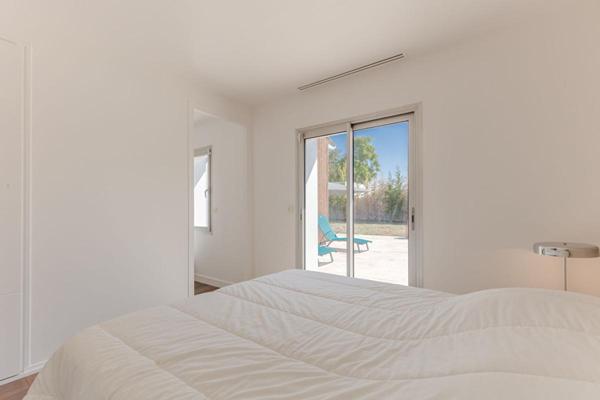 Villa d'architecte de 233 m2 avec piscine et jardin paysagé à Villenave d'Ornon