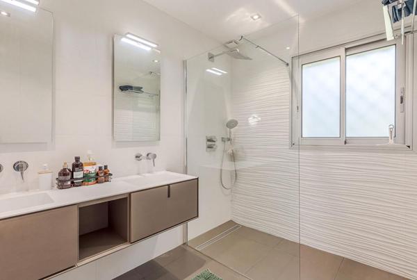 Villa d'architecte de 233 m2 avec piscine et jardin paysagé à Villenave d'Ornon