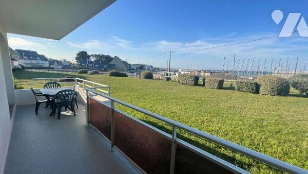 A QUIBERON, à vendre un appartement avec vue mer, situé à Port Haliguen.
Grand appartement de ...