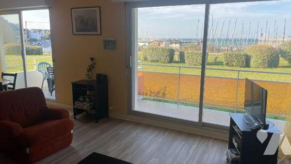 A QUIBERON, à vendre un appartement avec vue mer, situé à Port Haliguen.
Grand appartement de ...